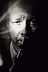 man_av_glas_foto_peter_lloyd.jpg