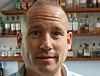 Jonatan Östblom-Smedje ligger bakom podden Med eller utan is.