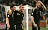 mesut-oezil-lukas-podolski-und-per-mertesacker-jubeln-nach-dem-viertelfinale-foto-imago-_1.jpg