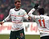 oezil_mertesacker_5x4_diashow.jpg